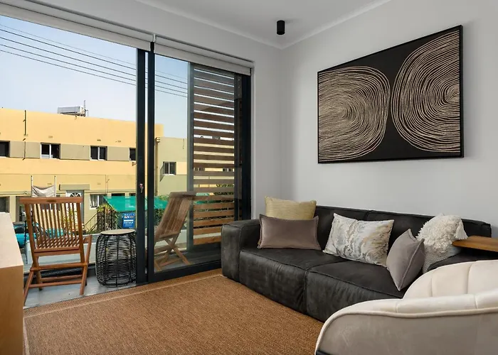Luxury Green Point Apartment With Backup Power
